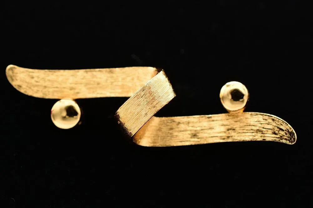 Monet Vintage Abstract Pin Brooch Brushed Gold Textured Bow Signed 1980s BinAT